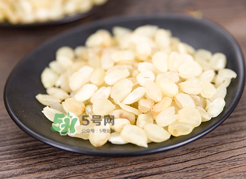 皂角米可以用熱水泡嗎？皂角米用冷水泡好還是熱水泡好