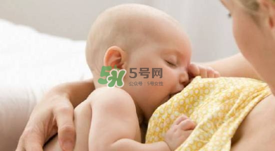 塞奶了有硬塊怎么辦？塞奶要熱敷還是冷敷？