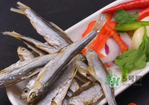刁子魚是秋刀魚嗎？刁子魚是海魚嗎？