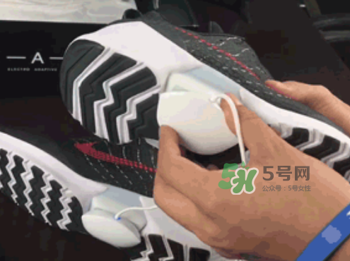 nike hyperadapt 1.0怎么充電？耐克自動系鞋帶鞋要充電嗎？