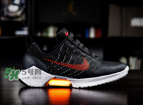 nike hyperadapt 1.0怎么充電？耐克自動系鞋帶鞋要充電嗎？