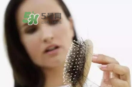 產(chǎn)后掉頭發(fā)很厲害怎么辦？產(chǎn)后掉頭發(fā)吃什么好？