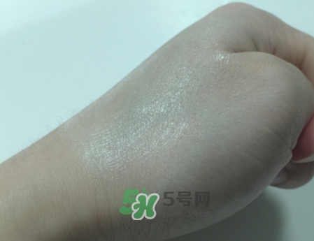 hr黑繃帶對(duì)痘痘有用嗎？赫蓮娜黑繃帶面霜使用心得