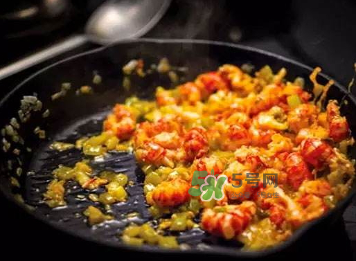 小龍蝦泡飯好吃嗎？小龍蝦泡飯怎么做好吃？