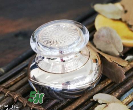 夢(mèng)詩(shī)麗天璽瓊珍玉顏膏怎么樣？夢(mèng)詩(shī)麗天璽膏有激素嗎？