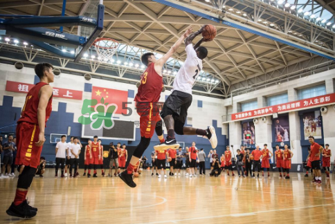 歐文中國(guó)行同款夜光鴛鴦kyrie 3怎么樣？耐克夜光鴛鴦kyrie 3測(cè)評(píng)