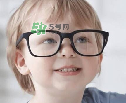 寶寶看電視對眼睛有影響嗎？寶寶看電視會近視眼嗎？