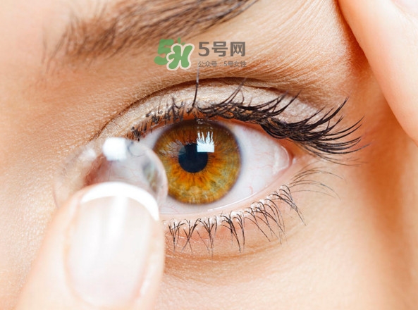 隱形眼鏡日拋是什么意思？隱形眼鏡干了泡開還能用嗎