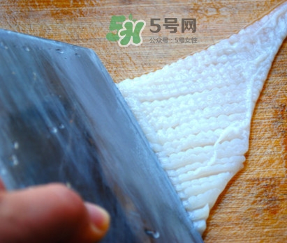 魷魚頭怎么切？魷魚怎么切花刀