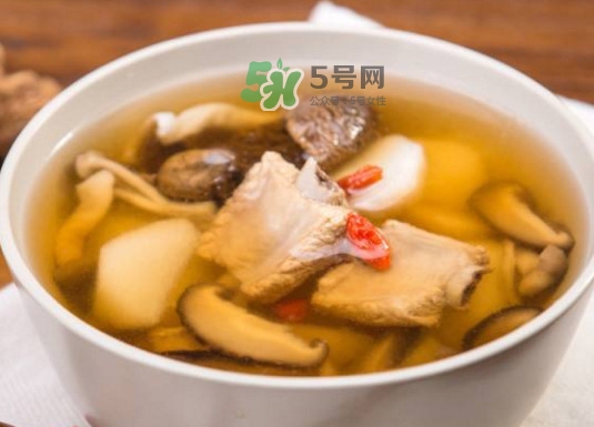 松茸煲排骨怎么做？松茸燉排骨有什么功效