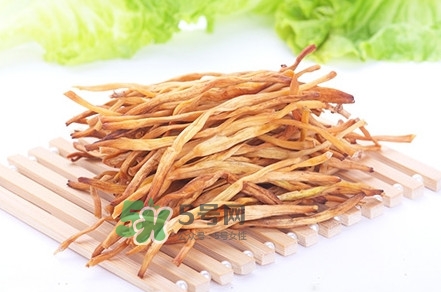 新鮮黃花菜怎么處理？干黃花菜怎么處理