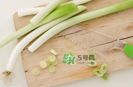 大蔥是蔥黃嗎？大蔥和蔥黃的區(qū)別