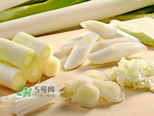 大蔥怎么切不辣眼睛？大蔥怎么做好吃