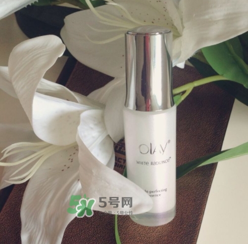 olay玉蘭油小白瓶小綠瓶哪個(gè)好？olay小白瓶小綠瓶區(qū)別