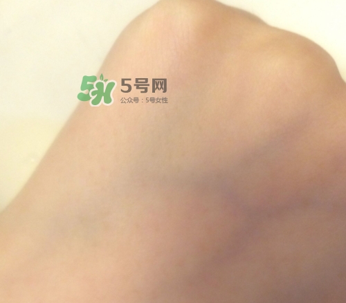 olay玉蘭油小白瓶小綠瓶哪個(gè)好？olay小白瓶小綠瓶區(qū)別