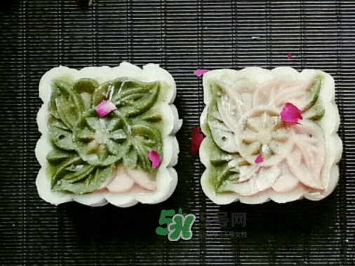 冰皮月餅皮太黏怎么辦？冰皮月餅粘手怎么回事？
