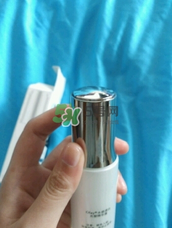 olay淡斑小白瓶和olay光感小白瓶哪個(gè)好？
