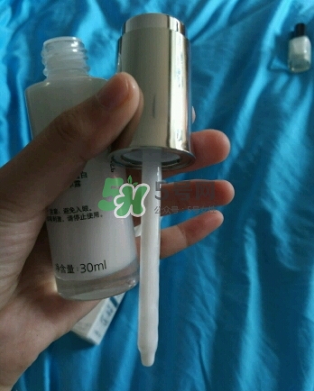 olay淡斑小白瓶和olay光感小白瓶哪個(gè)好？
