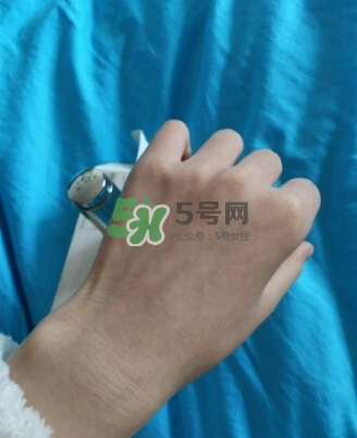 olay淡斑小白瓶和olay光感小白瓶哪個(gè)好？