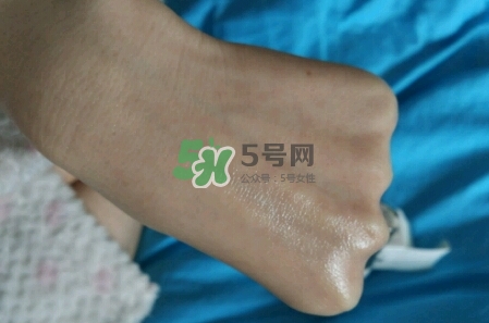olay淡斑小白瓶和olay光感小白瓶哪個(gè)好？