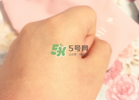 蘭蔻小黑瓶和sk2小燈泡哪個好？蘭蔻小黑瓶和小燈泡怎么用