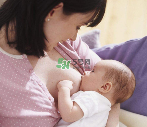 母乳喂養(yǎng)會(huì)乳糖不耐受嗎？母乳喂養(yǎng)會(huì)過度喂養(yǎng)嗎？