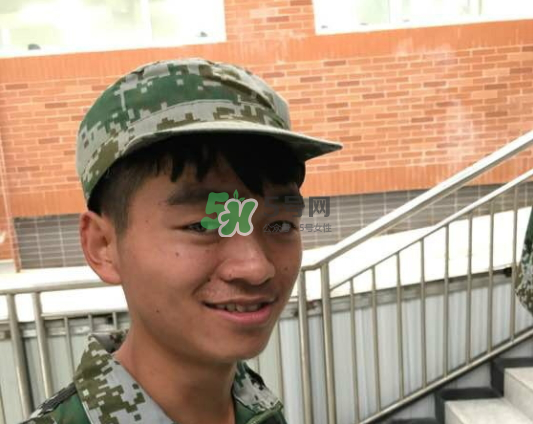 神似王寶強大一新生是誰？神似王寶強大一新生叫什么名字？