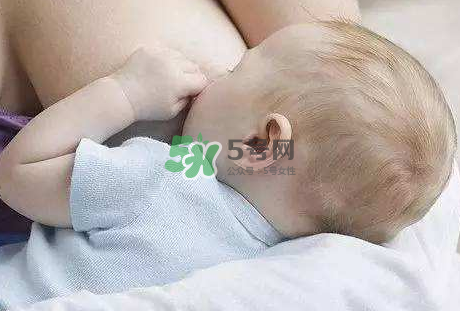 母乳喂養(yǎng)會(huì)積食嗎？純母乳喂養(yǎng)的寶寶會(huì)積食嗎？