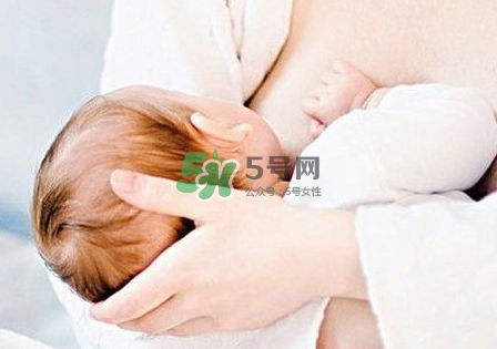 母乳喂養(yǎng)會(huì)積食嗎？純母乳喂養(yǎng)的寶寶會(huì)積食嗎？