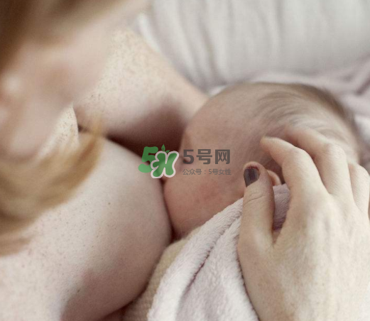 母乳喂養(yǎng)會(huì)積食嗎？純母乳喂養(yǎng)的寶寶會(huì)積食嗎？