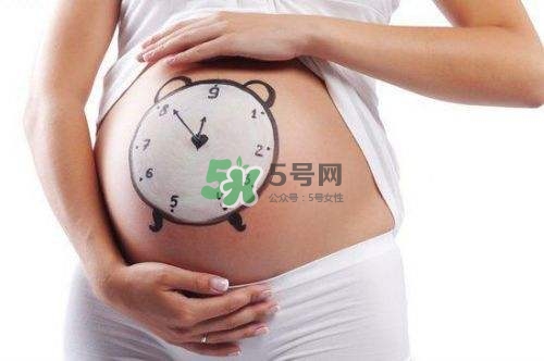 臍帶繞頸是什么原因造成的？臍帶繞頸是多休息還是多運(yùn)動(dòng)？