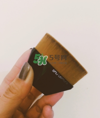 植村秀55魔術(shù)無痕刷怎么用？植村秀55號粉底刷怎么清洗