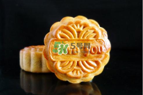 烤箱烤月餅多長(zhǎng)時(shí)間溫度？烤月餅的溫度和時(shí)間 