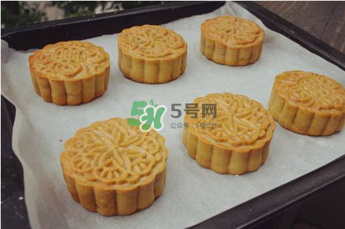 烤箱烤月餅多長(zhǎng)時(shí)間溫度？烤月餅的溫度和時(shí)間 
