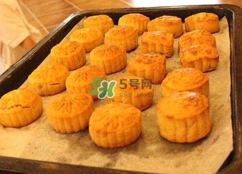 烤月餅用錫紙還是油紙？烤月餅是不是一定要墊錫紙？