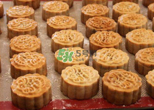烤月餅用錫紙還是油紙？烤月餅是不是一定要墊錫紙？