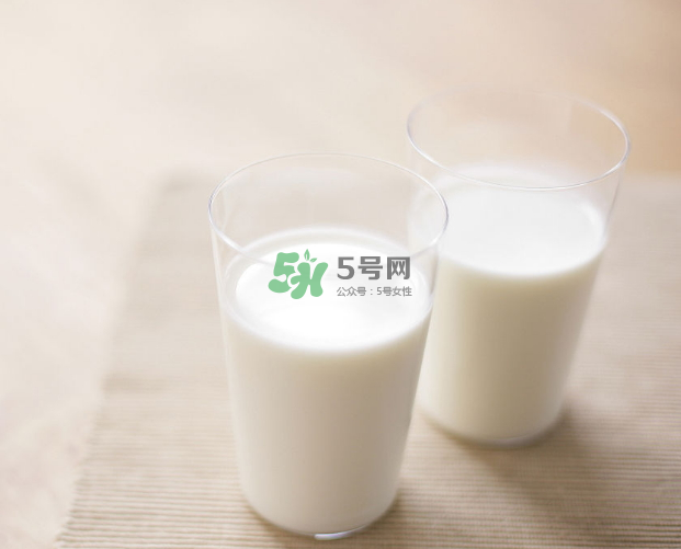 喝牛奶美白嗎？吃什么可以美白？