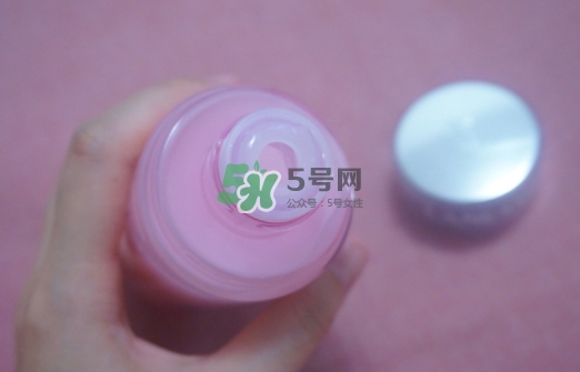 蘭蔻粉水和神仙水哪個好？粉水和神仙水可以一起用嗎？