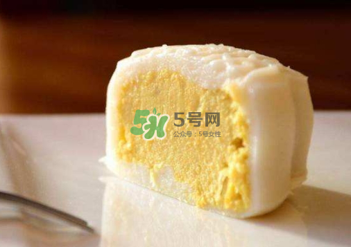 烤月餅刷蛋液還是蛋黃？月餅刷蛋液是全蛋液嗎？