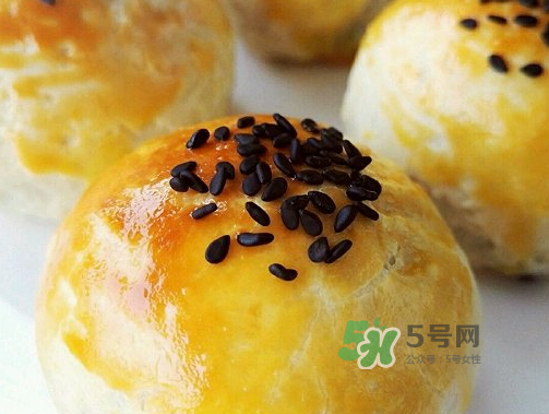 蛋黃酥為什么會(huì)開裂？蛋黃酥開裂原因