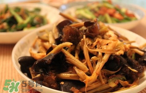 黃花菜為什么苦？黃花菜為什么要曬干