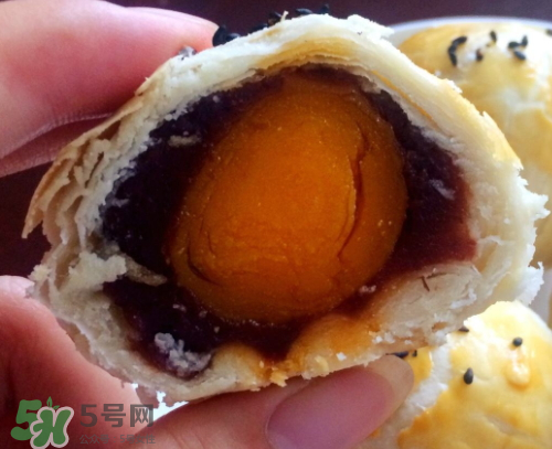 蛋黃酥可以用熟蛋黃嗎？蛋黃酥用什么蛋黃好？