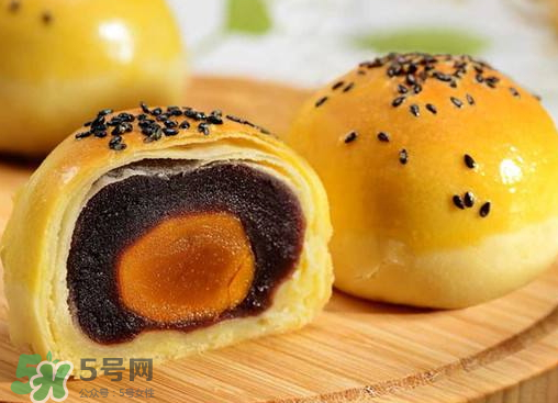 蛋黃酥可以用熟蛋黃嗎？蛋黃酥用什么蛋黃好？