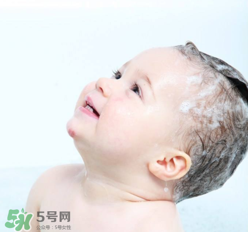 秋天嬰兒幾天洗一次澡？秋天嬰兒洗幾次澡？