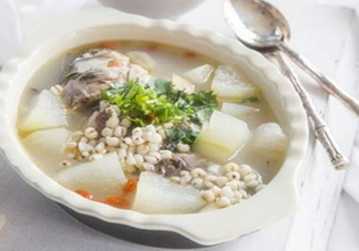 產(chǎn)婦鯽魚湯什么時候喝？產(chǎn)婦鯽魚湯放調料嗎？