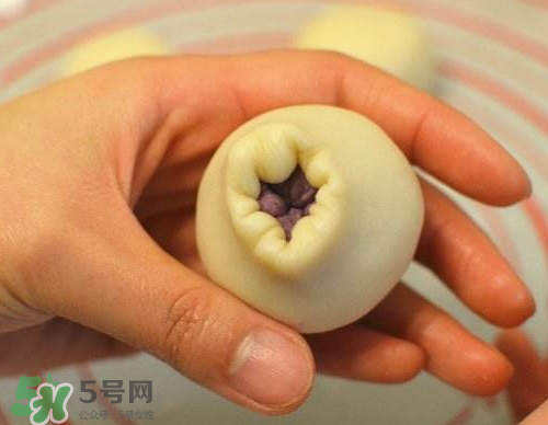 蛋黃酥油皮怎么揉出膜？蛋黃酥油皮不出膜怎么辦？