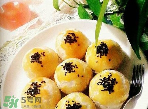 蛋黃酥用什么面粉？蛋黃酥能用低筋面粉嗎？