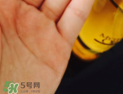 歐萊雅護(hù)發(fā)精油哪款好？歐萊雅護(hù)發(fā)精油和愛(ài)茉莉精油對(duì)比