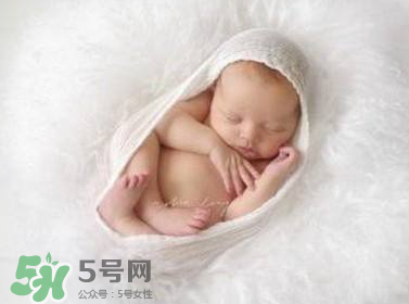 剪臍帶時(shí)寶寶會(huì)不會(huì)疼？剪臍帶寶寶疼嗎？