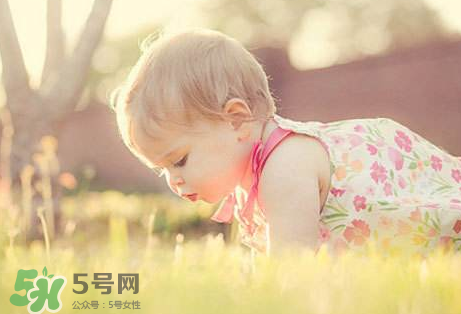 寶寶曬太陽后出濕疹正常嗎？寶寶曬太陽會出濕疹嗎？